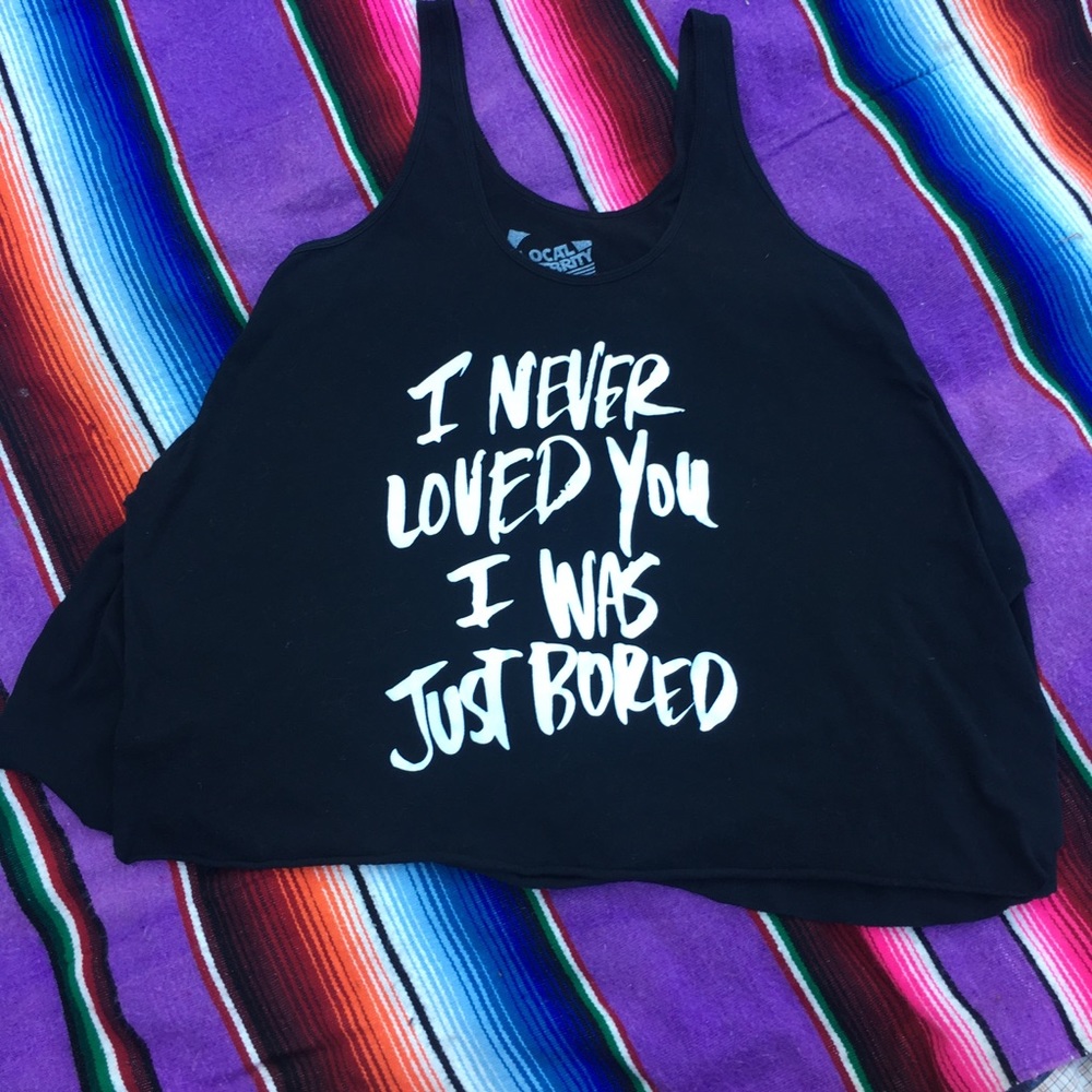 Black loose fit back ruffle tank top white graphic